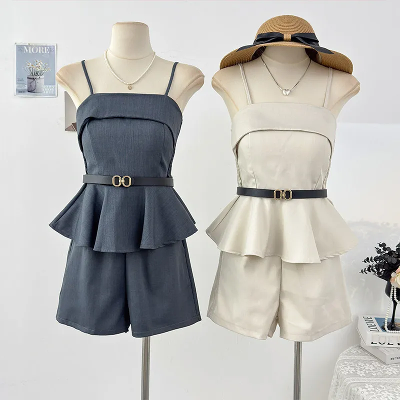 Women summer new commute two piece set light and mature style slimming strapless tank top and high waist wide legs shorts
Women summer new commute two piece set light and mature style slimming strapless tank top and high waist wide legs shorts