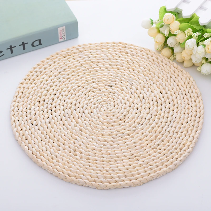 Handmade Grass Woven Corn Skin Round Coaster Retro INS Style Gourmet Dessert Decoration Small Fresh Ornaments Photo Props
Handmade Grass Woven Corn Skin Round Coaster Retro INS Style Gourmet Dessert Decoration Small Fresh Ornaments Photo Props