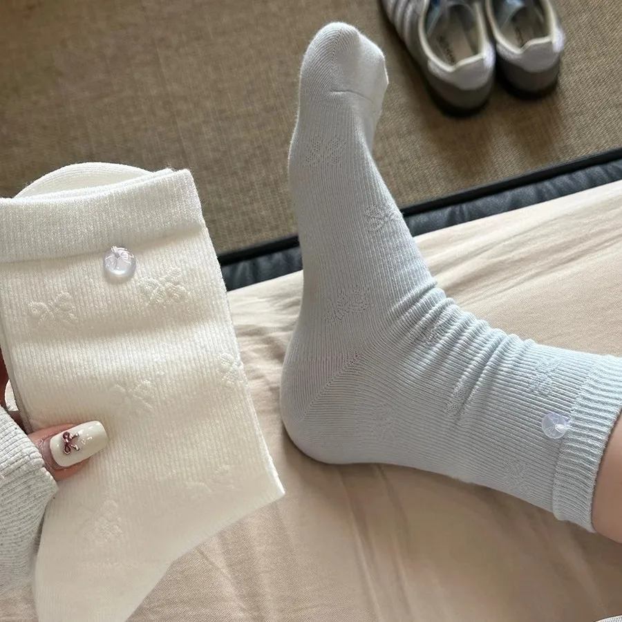 Solid Color Socks Women's Bow Button Medium Tube Socks Versatile Casual Stockings White Soft Skin-friendly Cotton Stockings
Solid Color Socks Women's Bow Button Medium Tube Socks Versatile Casual Stockings White Soft Skin-friendly Cotton Stockings