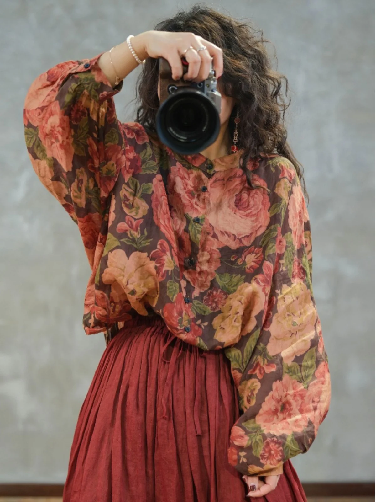 Ретро-рубашка в гонконгском стиле с принтом пиона, из льна, свободного кроя, повседневная, женская, больших размеров, с воротником-стойкой, на пуговицах, солнцезащитная...
Ретро-рубашка в гонконгском стиле с принтом пиона, из льна, свободного кроя, повседневная, женская, больших размеров, с воротником-стойкой, на пуговицах, солнцезащитная...