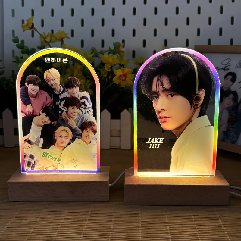 ENHYPENS LED Wooden Base Night Light Sign Custom Acrylic Light Stand Lamp Warm Light Decor Desk Lamp for Bedroom Ornament Gift
ENHYPENS LED Wooden Base Night Light Sign Custom Acrylic Light Stand Lamp Warm Light Decor Desk Lamp for Bedroom Ornament Gift