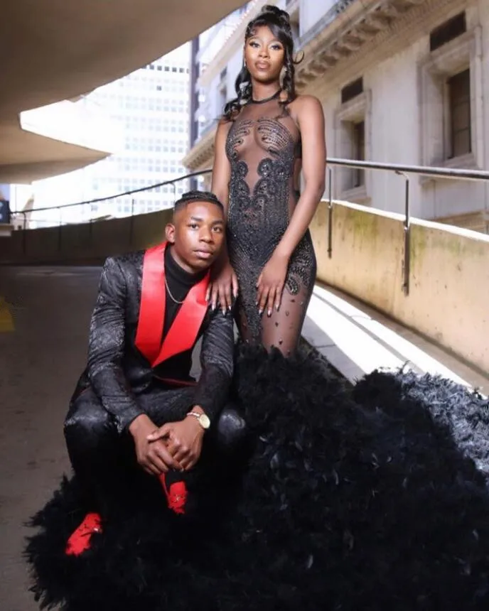 Luxury Sexy Black Girl Prom Slay Queen Dress customsized Ostrich Feathered Sparkly Crystal Sheer Mesh Birthday Party Gown
Luxury Sexy Black Girl Prom Slay Queen Dress customsized Ostrich Feathered Sparkly Crystal Sheer Mesh Birthday Party Gown