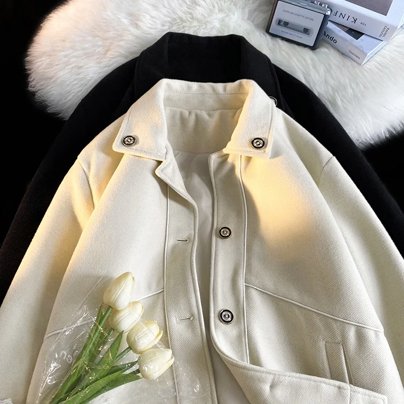 Американская ретро-шерстяная куртка для мужчин, весенне-осенняя, свободного кроя, с отложным воротником, парная, модная, оверсайз, мужская куртка
Американская ретро-шерстяная куртка для мужчин, весенне-осенняя, свободного кроя, с отложным воротником, парная, модная, оверсайз, мужская куртка