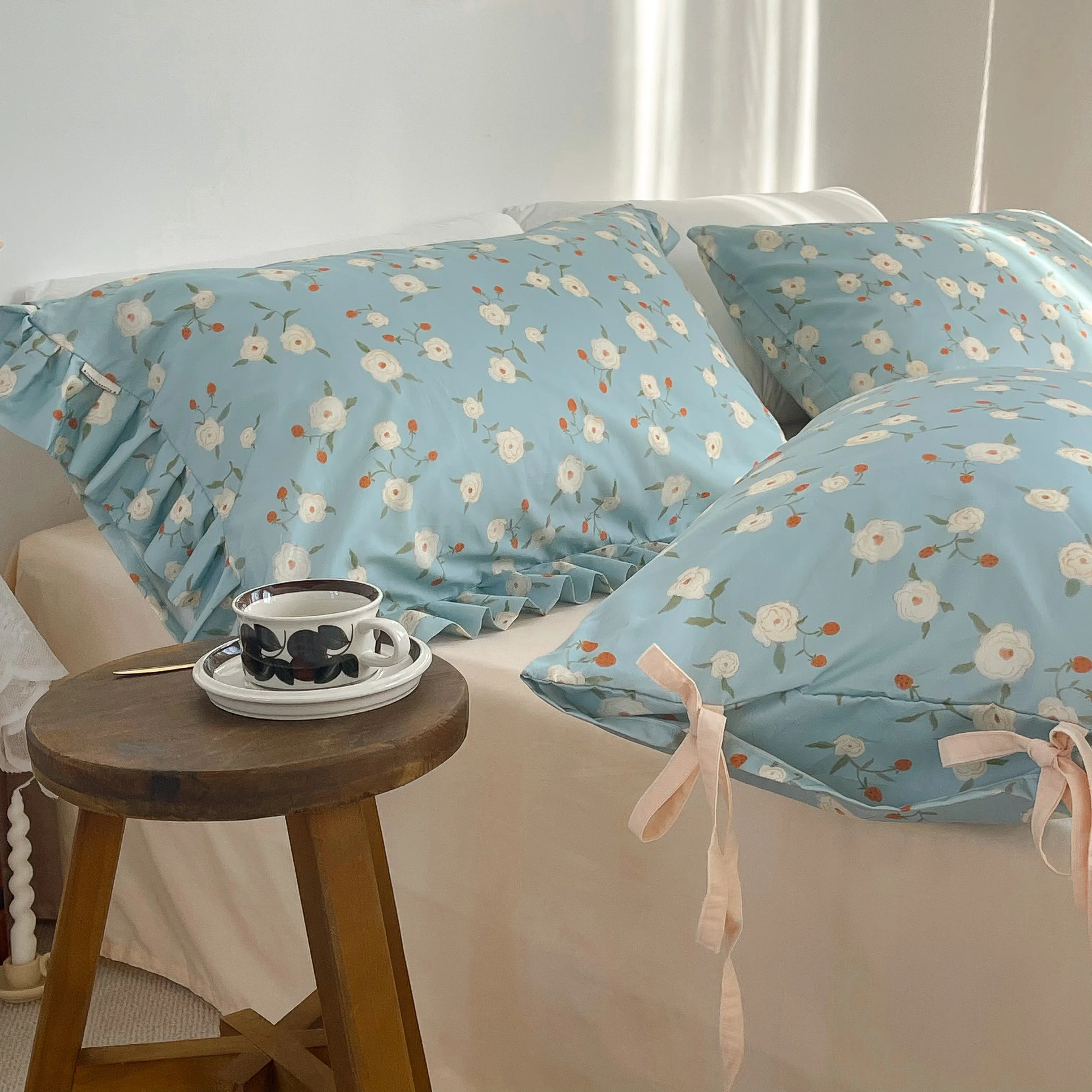 Korean Strawberry Flower Floral Vintage Cotton Pillowcase, Denim Blue Small Flower Pillow Cover
Korean Strawberry Flower Floral Vintage Cotton Pillowcase, Denim Blue Small Flower Pillow Cover