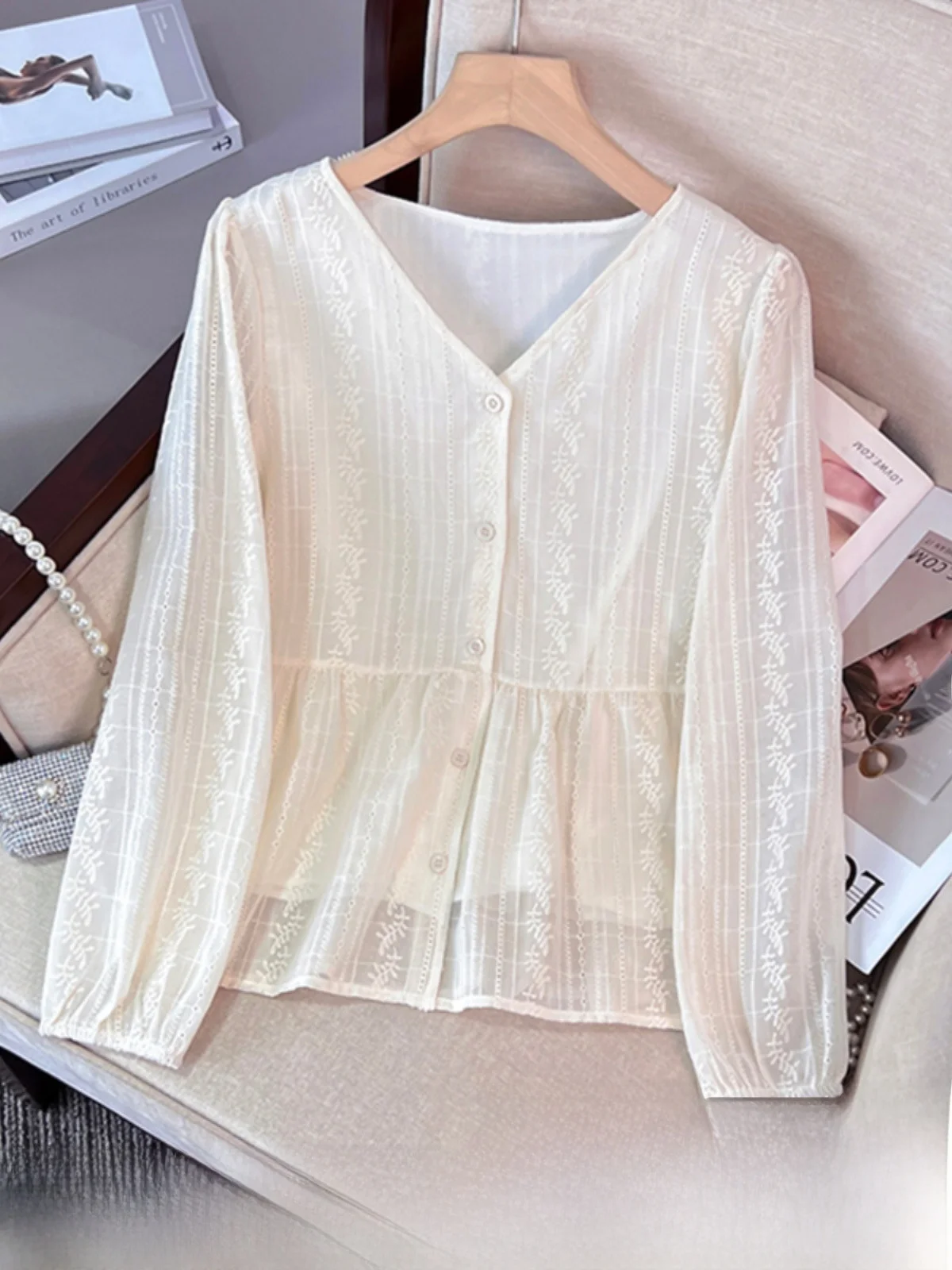 Spring Autumn Winter Long Sleeve V-Neck Lace Chiffon Women's Shirt Fashionable Base Layer Top Elegant Commute Style Button De...
Spring Autumn Winter Long Sleeve V-Neck Lace Chiffon Women's Shirt Fashionable Base Layer Top Elegant Commute Style Button De...