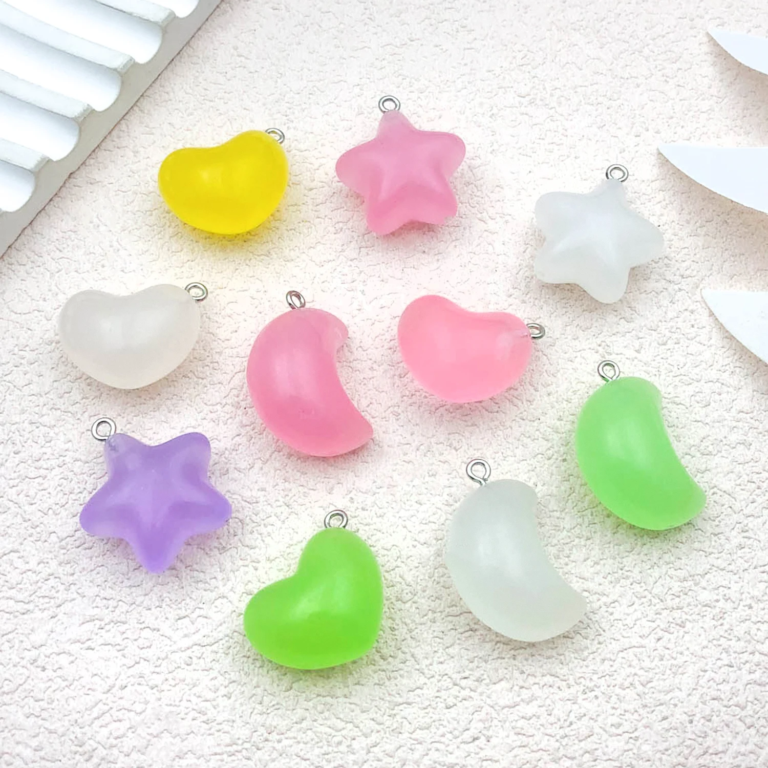 Randomly mix 10pcs of colored luminous resin star, moon, heart pendant, DIY bracelet, necklace, jewelry making accessories
Randomly mix 10pcs of colored luminous resin star, moon, heart pendant, DIY bracelet, necklace, jewelry making accessories
