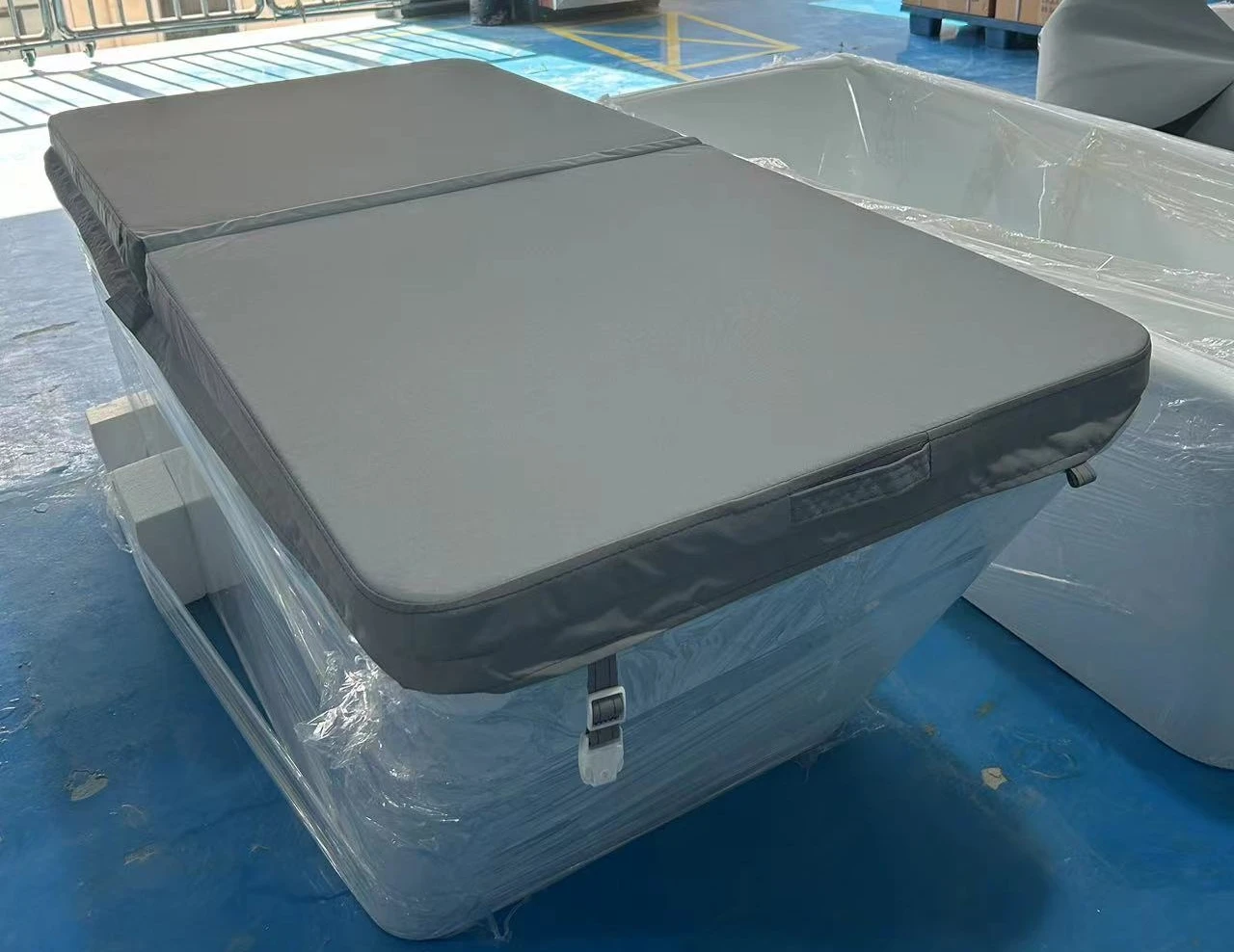Best dust cover to maintain temperature Size can be customized Load-bearing cover Folding storage rack Insulated bathtub cover
Best dust cover to maintain temperature Size can be customized Load-bearing cover Folding storage rack Insulated bathtub cover