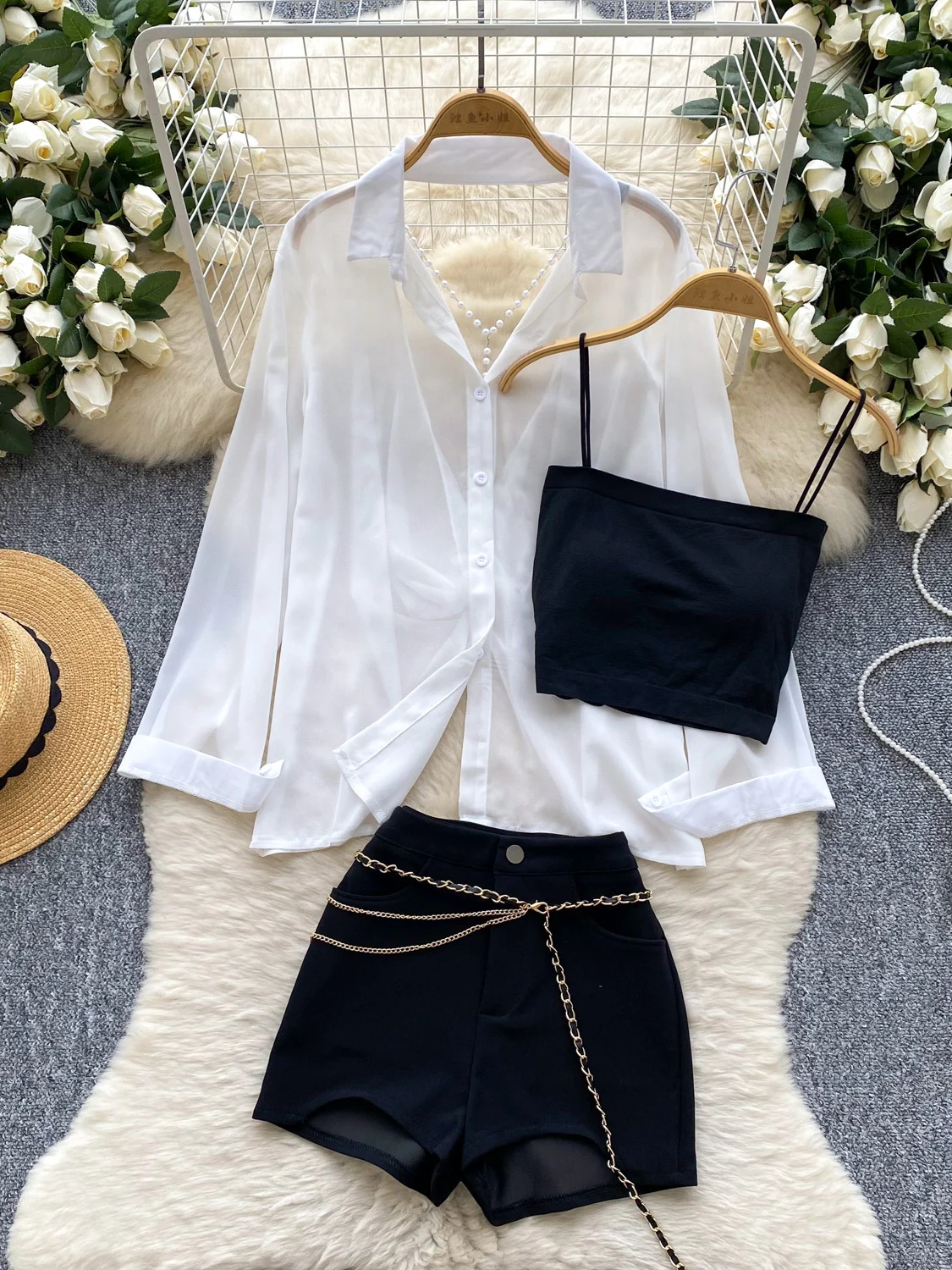Small Size Women's Lace Off-Shoulder Wide-Leg Short Pants Set Summer Fashion Casual Outfit Thin Strap Vest Backless Chain Design
Small Size Women's Lace Off-Shoulder Wide-Leg Short Pants Set Summer Fashion Casual Outfit Thin Strap Vest Backless Chain Design