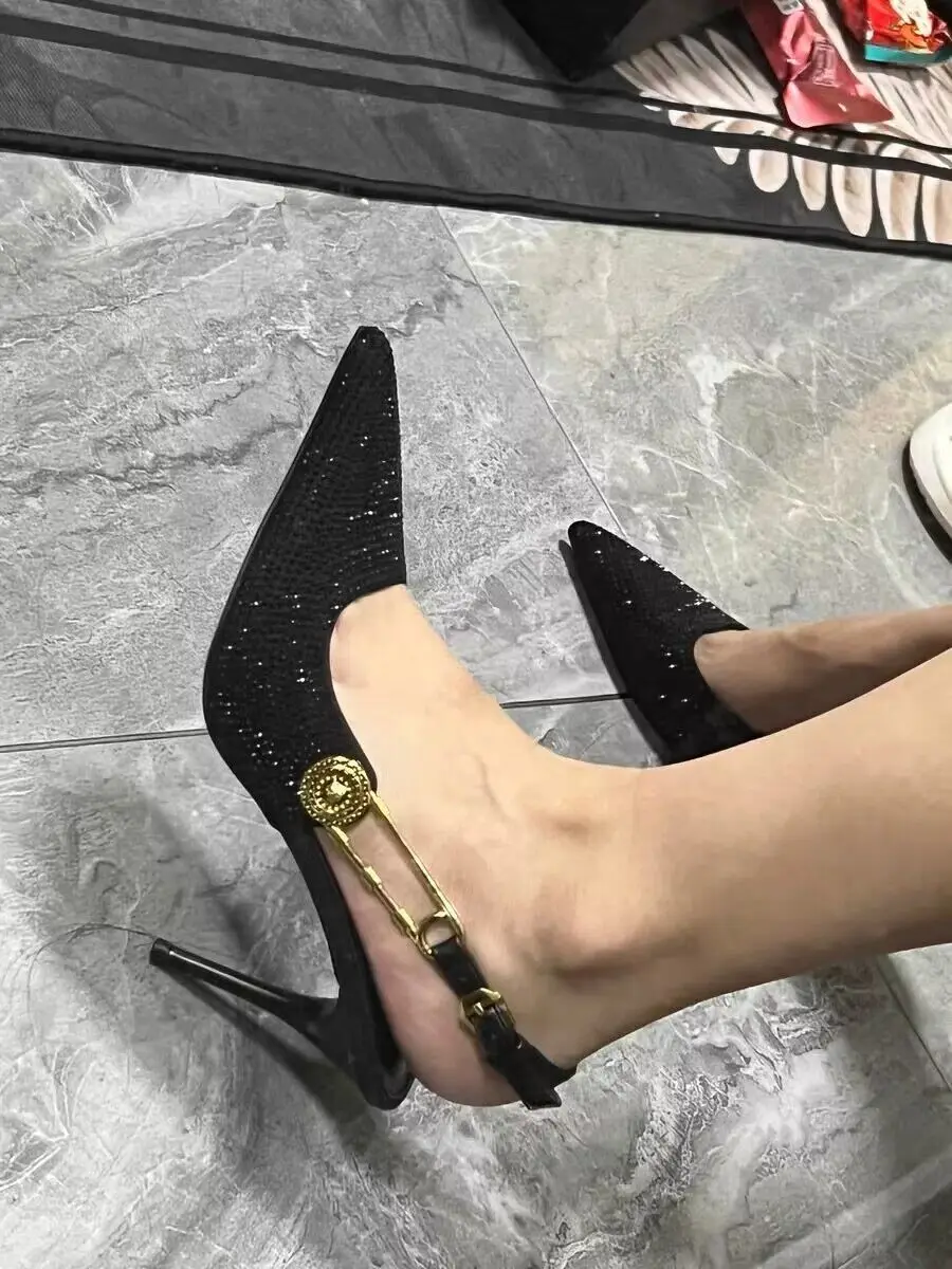 Sexy Pointed Toe High Heeled Sandals Women Rhinestone Decoration Women Pumps Fashion Metal Chain High Heels Wedding Party Shoes
Sexy Pointed Toe High Heeled Sandals Women Rhinestone Decoration Women Pumps Fashion Metal Chain High Heels Wedding Party Shoes