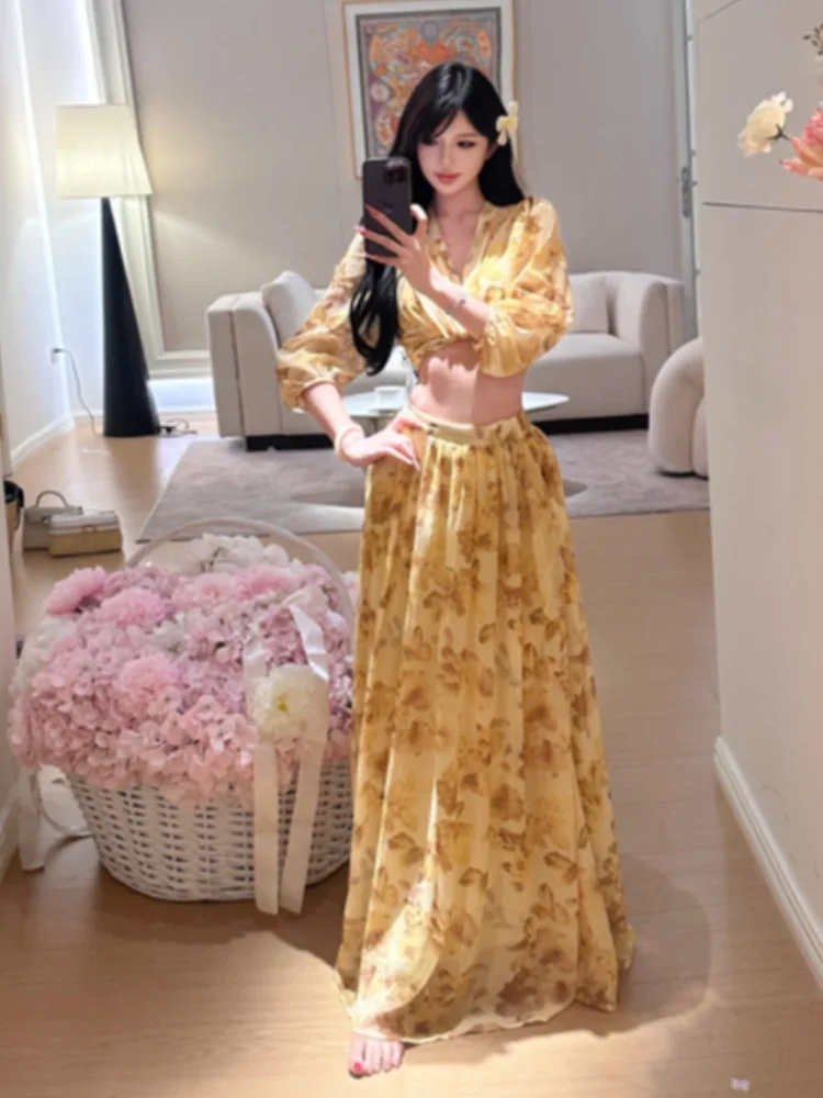 Floral Print Maxi Dress Set Sexy Pure Desire V-Neck Crossed Tied Chiffon Top High Waist Long Skirt Two-Piece Ensemble
Floral Print Maxi Dress Set Sexy Pure Desire V-Neck Crossed Tied Chiffon Top High Waist Long Skirt Two-Piece Ensemble