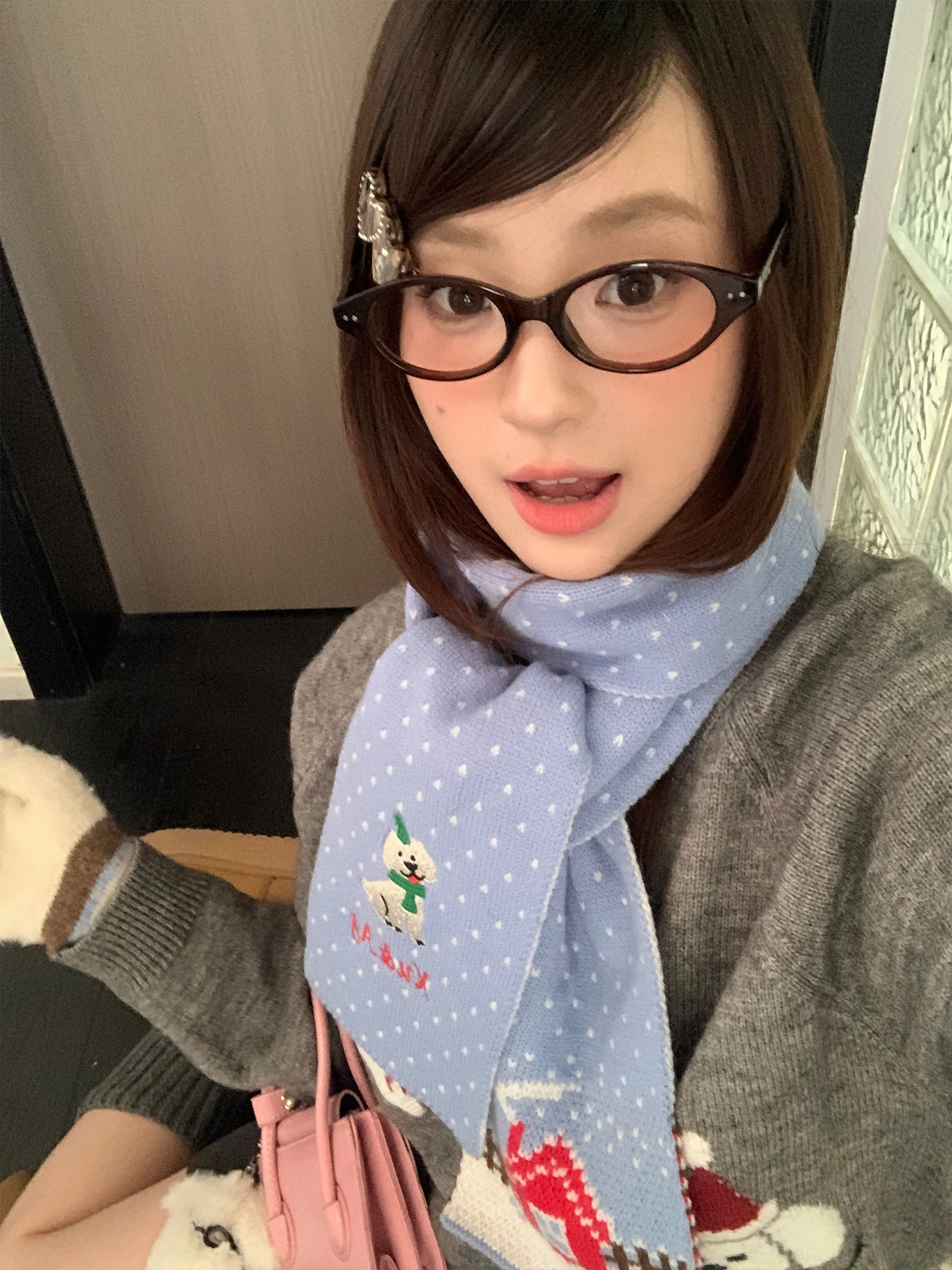 Korean Version Of Red Scarf That Makes You Look Fair And Cute New Autumn And Winter Atmosphere Warm Knitted Neck Warmer
Korean Version Of Red Scarf That Makes You Look Fair And Cute New Autumn And Winter Atmosphere Warm Knitted Neck Warmer
