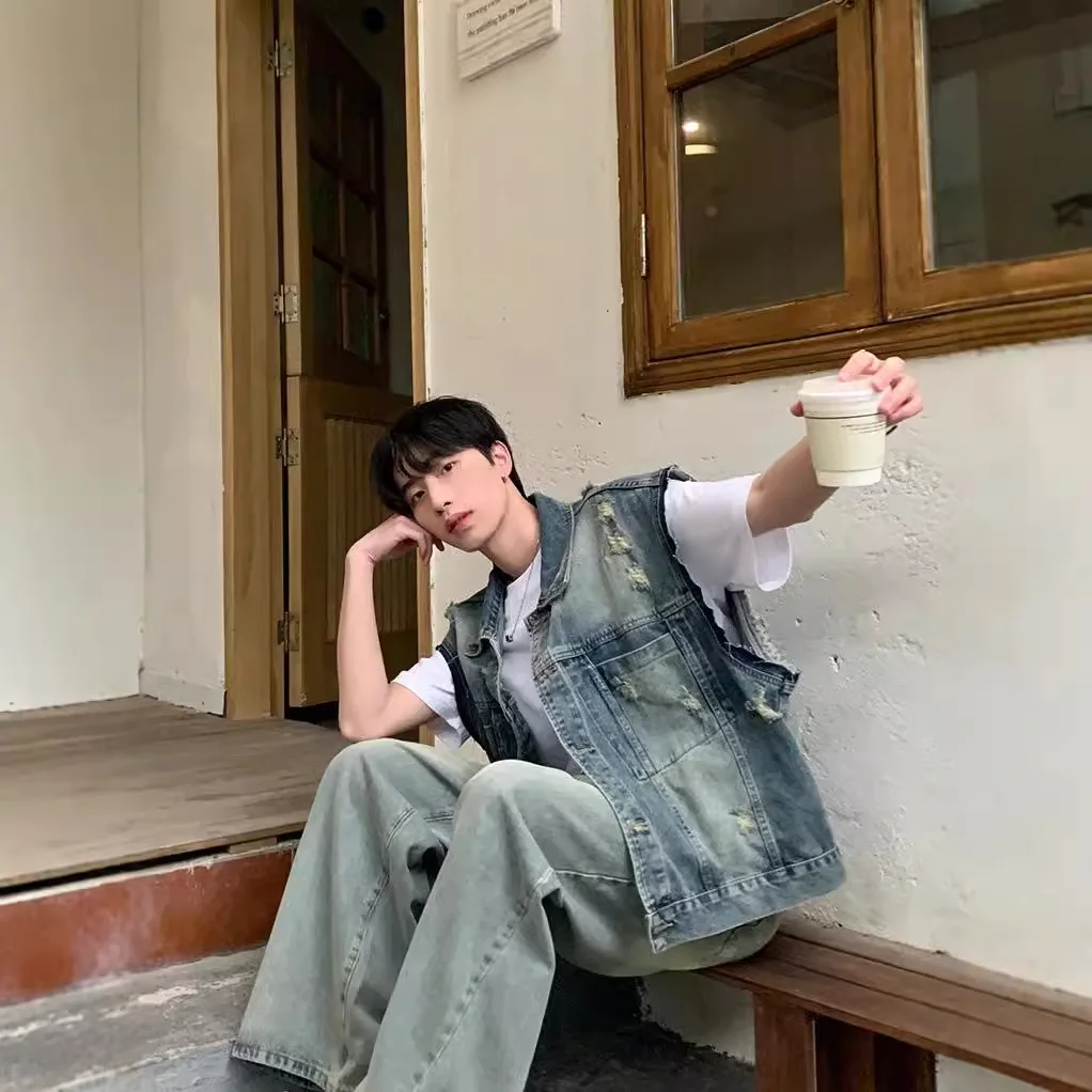 Washed Denim Vest Men's Summer Loose Casual Versatile Old Sleeveless Vest Jacket
Washed Denim Vest Men's Summer Loose Casual Versatile Old Sleeveless Vest Jacket