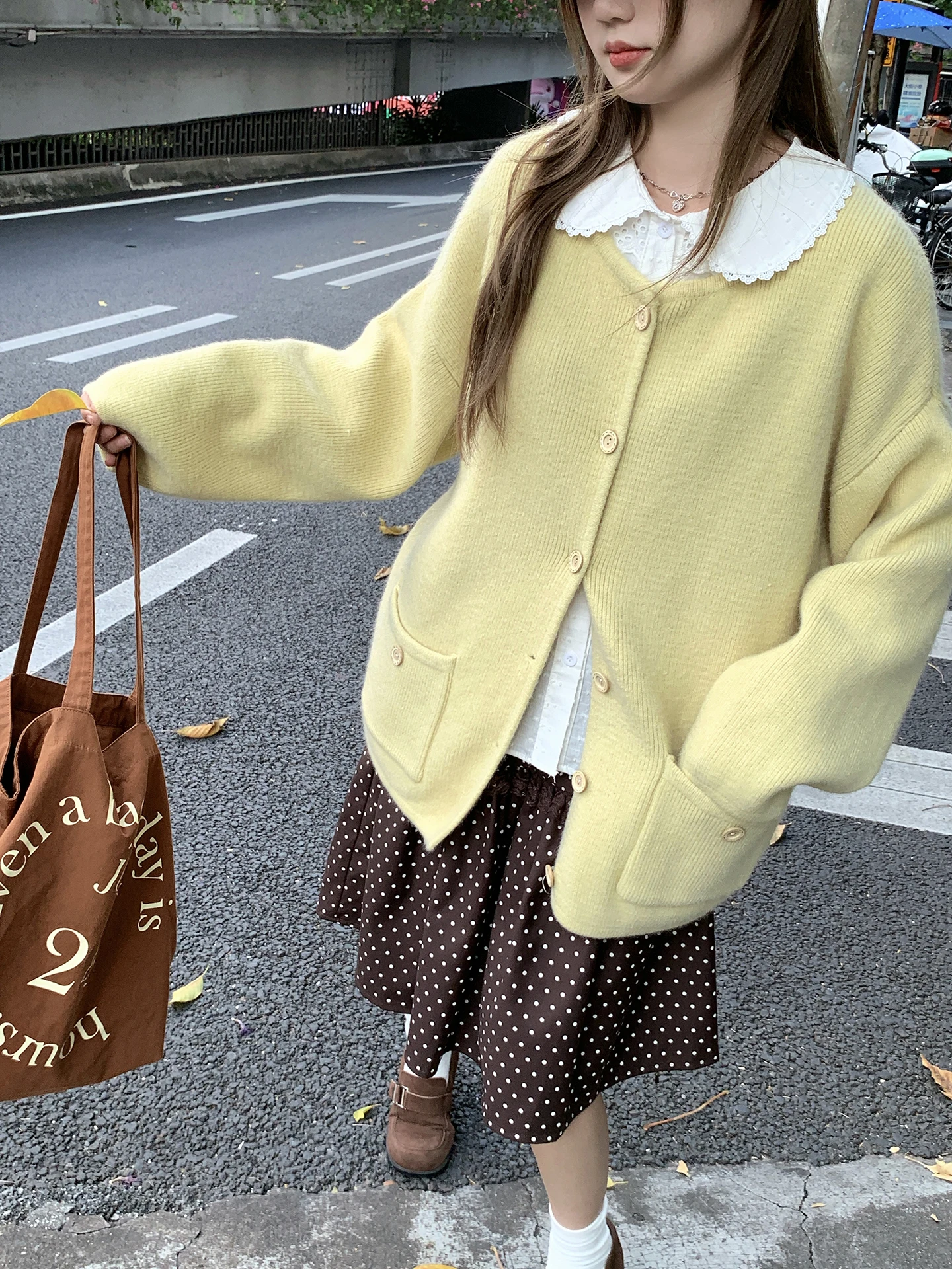 Женский вязаный кардиган Holli Korean Sle Thiened Casual с карманами, новинка 2025 года, свободный крой, длинный рукав
Женский вязаный кардиган Holli Korean Sle Thiened Casual с карманами, новинка 2025 года, свободный крой, длинный рукав