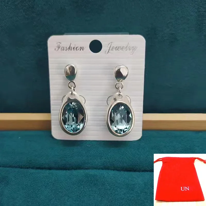 Brilliant and beautiful palace style crystal earrings for girlfriend's anniversary gift ladies' accessories jewelry bag
Brilliant and beautiful palace style crystal earrings for girlfriend's anniversary gift ladies' accessories jewelry bag