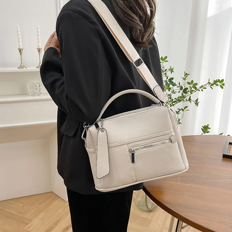 Female Fashionable Shoulder Bag Vintage PU Boston Handbag Spring Summer Broadband Crossbody Pillow Bag for Daily Outing Vacation
Female Fashionable Shoulder Bag Vintage PU Boston Handbag Spring Summer Broadband Crossbody Pillow Bag for Daily Outing Vacation