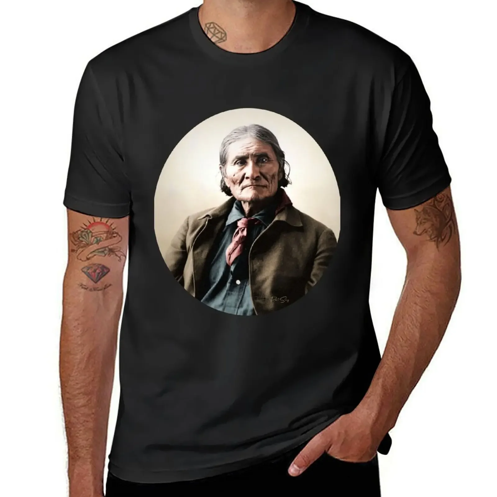 Футболка Geronimo 1898, футболки для баскетбола, женская одежда, великолепные футболки для мужчин, графика
Футболка Geronimo 1898, футболки для баскетбола, женская одежда, великолепные футболки для мужчин, графика