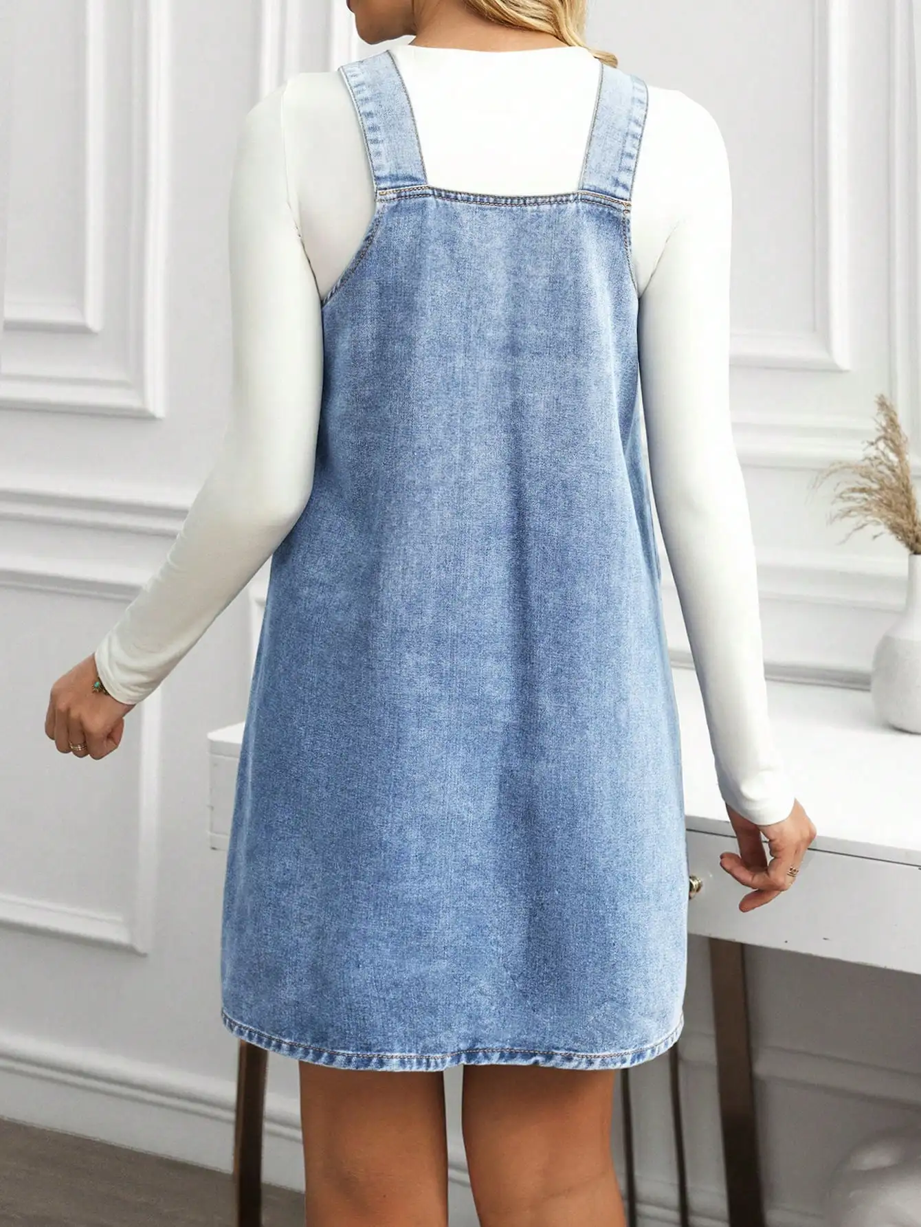 Women's V-Neck Sleeveless Casual Denim Bib Dress With Dual Pockets
Women's V-Neck Sleeveless Casual Denim Bib Dress With Dual Pockets
