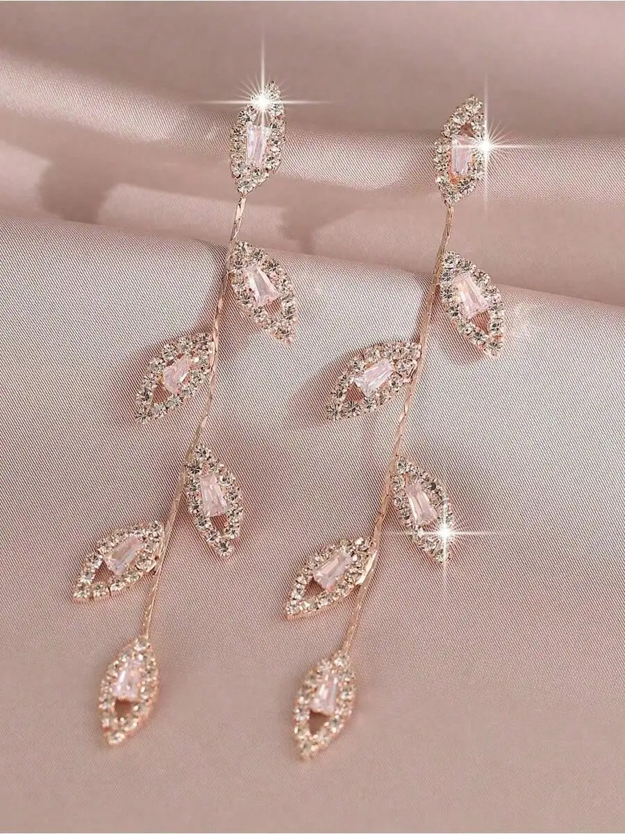 1 Pair Cute Leaf CZ Zirconia Women Dangle Earrings For Bridal Wedding Jewelry Gift For Lover Wife Engagement Anniversary
1 Pair Cute Leaf CZ Zirconia Women Dangle Earrings For Bridal Wedding Jewelry Gift For Lover Wife Engagement Anniversary