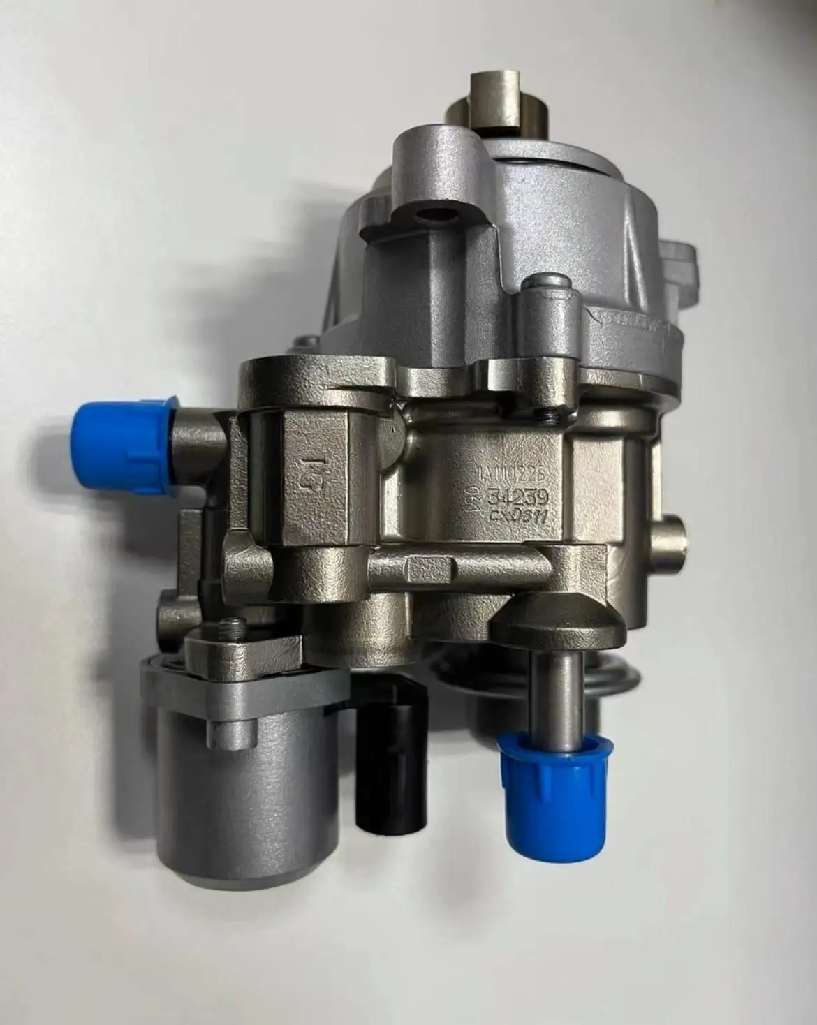 Топливный насос высокого давления 13517616170 для BMW 335i 535i с двигателями N54 N55 E90
Топливный насос высокого давления 13517616170 для BMW 335i 535i с двигателями N54 N55 E90