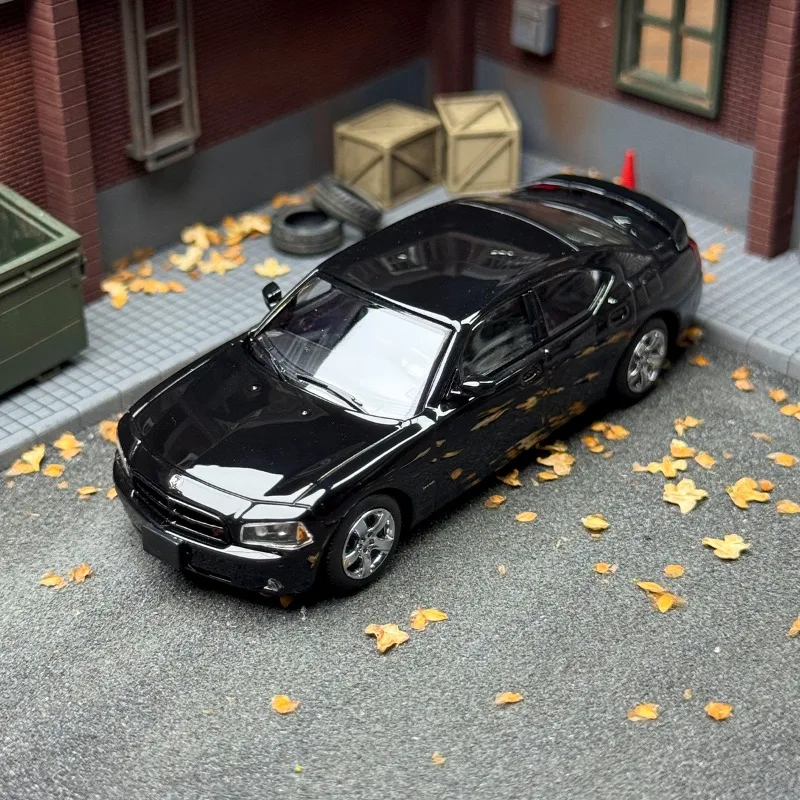 Модель легкосплавного автомобиля Rollin 1:64 Dodge Charger NYPD 2008, праздничный подарок для детей и коллекционное украшение для взрослых.
Модель легкосплавного автомобиля Rollin 1:64 Dodge Charger NYPD 2008, праздничный подарок для детей и коллекционное украшение для взрослых.