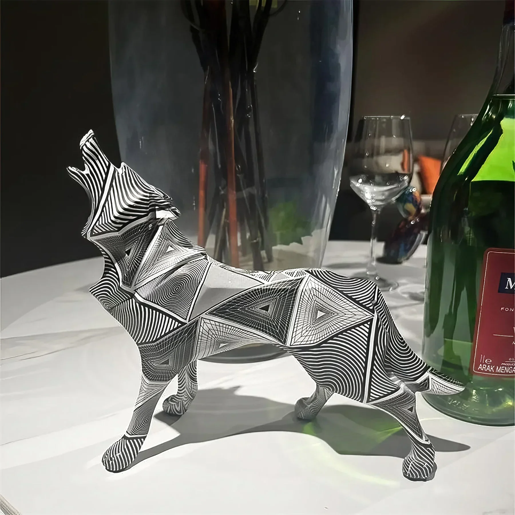 Креативное украшение воющего волка с абстрактным рисунком, красочные фигурки животных, современные декоративные аксессуары для дома
Креативное украшение воющего волка с абстрактным рисунком, красочные фигурки животных, современные декоративные аксессуары для дома