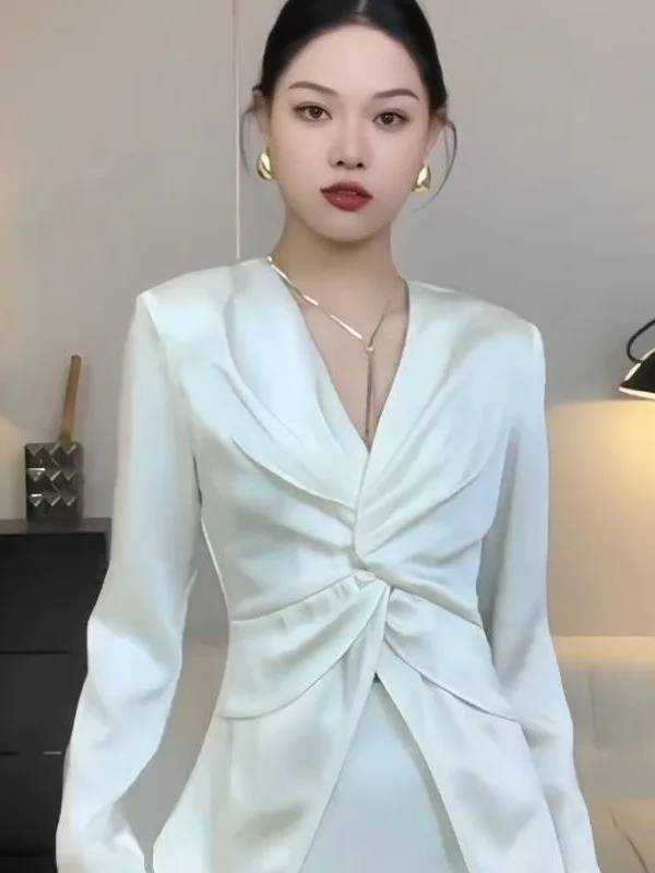 Faionable Satin irt Women's Slim Fit Bell Sve irt Spring Autumn High Waist Design Ele Sle Long Sve V Ne Top
Faionable Satin irt Women's Slim Fit Bell Sve irt Spring Autumn High Waist Design Ele Sle Long Sve V Ne Top