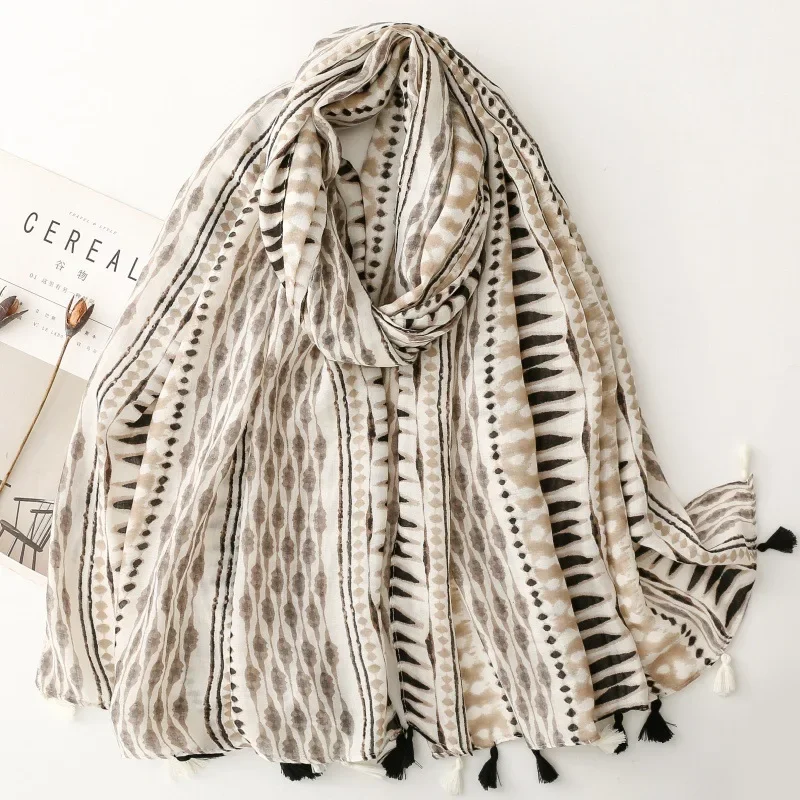 Новинка 2025 года, большой размер, вискозный шарф, женская шаль, дизайнерский богемный стиль, кисточки, мусульманский хиджаб, шарфы Bufanda
Новинка 2025 года, большой размер, вискозный шарф, женская шаль, дизайнерский богемный стиль, кисточки, мусульманский хиджаб, шарфы Bufanda