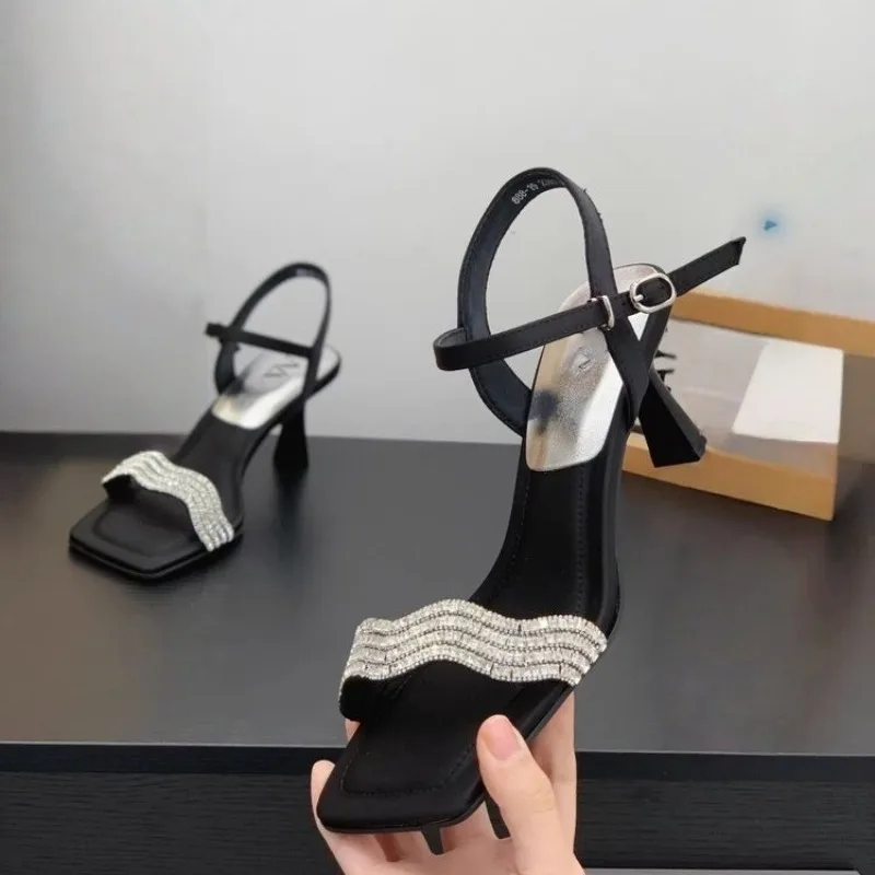 Black rhinestone single-strap sandals for women, summer 2026 new high-heeled wedge square-toe open-toe sandals for women
Black rhinestone single-strap sandals for women, summer 2026 new high-heeled wedge square-toe open-toe sandals for women