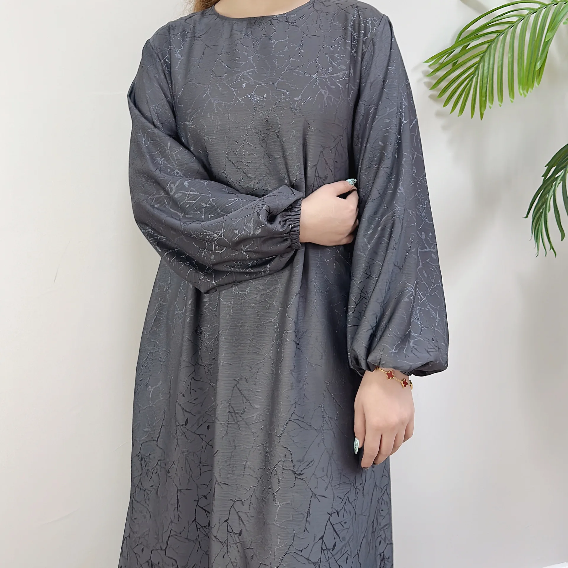 Modest Muslim Fashion Abaya High Quality 3D Floral Jacquard Fabric Abaya Dress Long Sleeves Maxi Robe for Women Abayas
Modest Muslim Fashion Abaya High Quality 3D Floral Jacquard Fabric Abaya Dress Long Sleeves Maxi Robe for Women Abayas