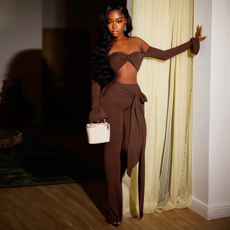 Solid Color Trendy Women's Outfit With A Strapless Designtop And Erotogenic Tie-up Pants, Pleated Loose Long-sleeve New Two-piec
Solid Color Trendy Women's Outfit With A Strapless Designtop And Erotogenic Tie-up Pants, Pleated Loose Long-sleeve New Two-piec