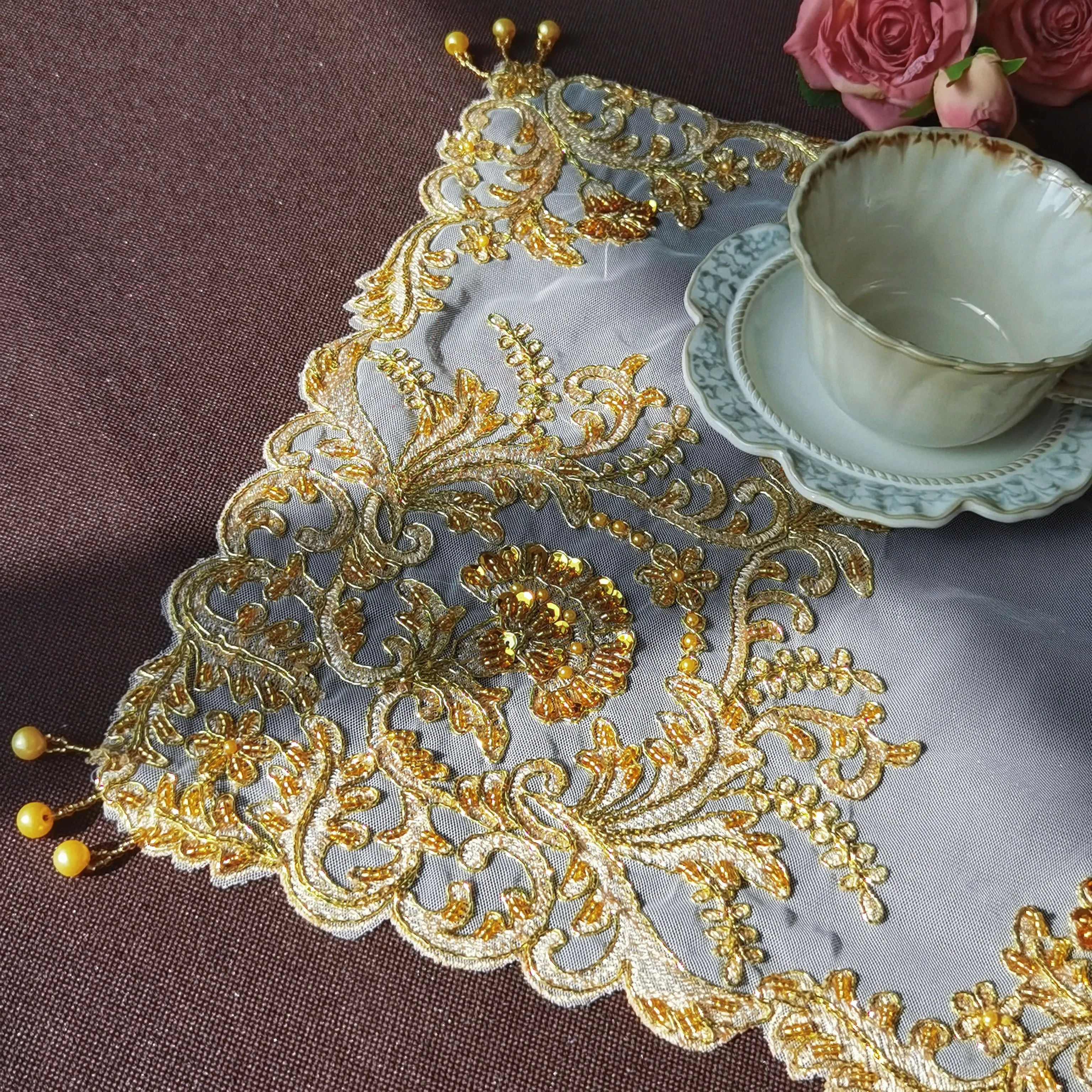 Золотая роскошная вышитая салфетка для стола, кружевной коврик для подноса, подставка для фруктов, чехол для мебели, золотистый декор, новогодний декор
Золотая роскошная вышитая салфетка для стола, кружевной коврик для подноса, подставка для фруктов, чехол для мебели, золотистый декор, новогодний декор