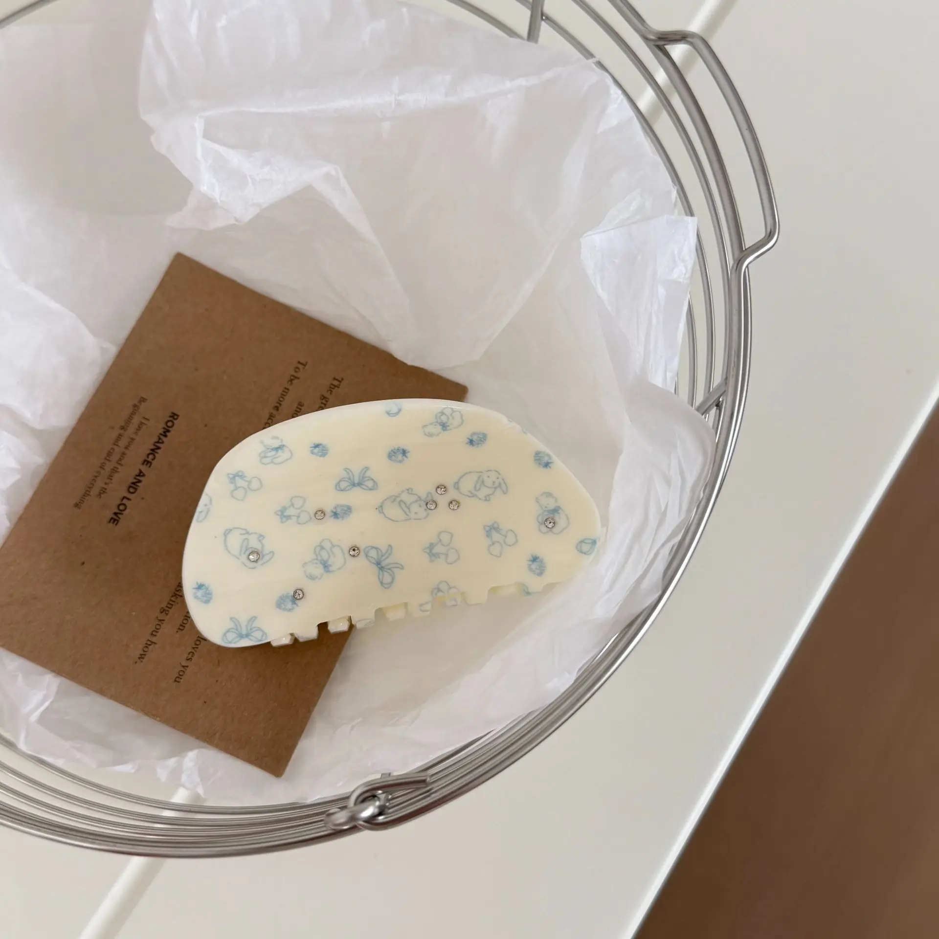 Unique Design Resin Floral Hair Claw Clip Cream White for Women Back Bun Daily Updo Accessory Soft Aesthetic Hair Accessories
Unique Design Resin Floral Hair Claw Clip Cream White for Women Back Bun Daily Updo Accessory Soft Aesthetic Hair Accessories