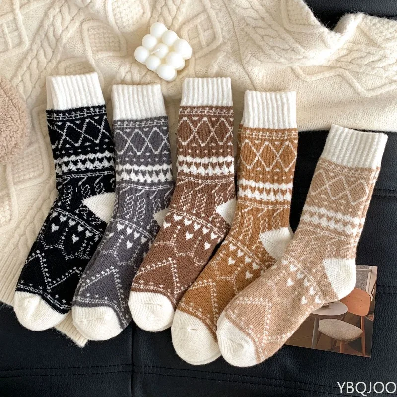 5 pairs Women's retro comfortable mid tube socks autumn winter thick warm socks outdoor fashionable versatile women's socks
5 pairs Women's retro comfortable mid tube socks autumn winter thick warm socks outdoor fashionable versatile women's socks