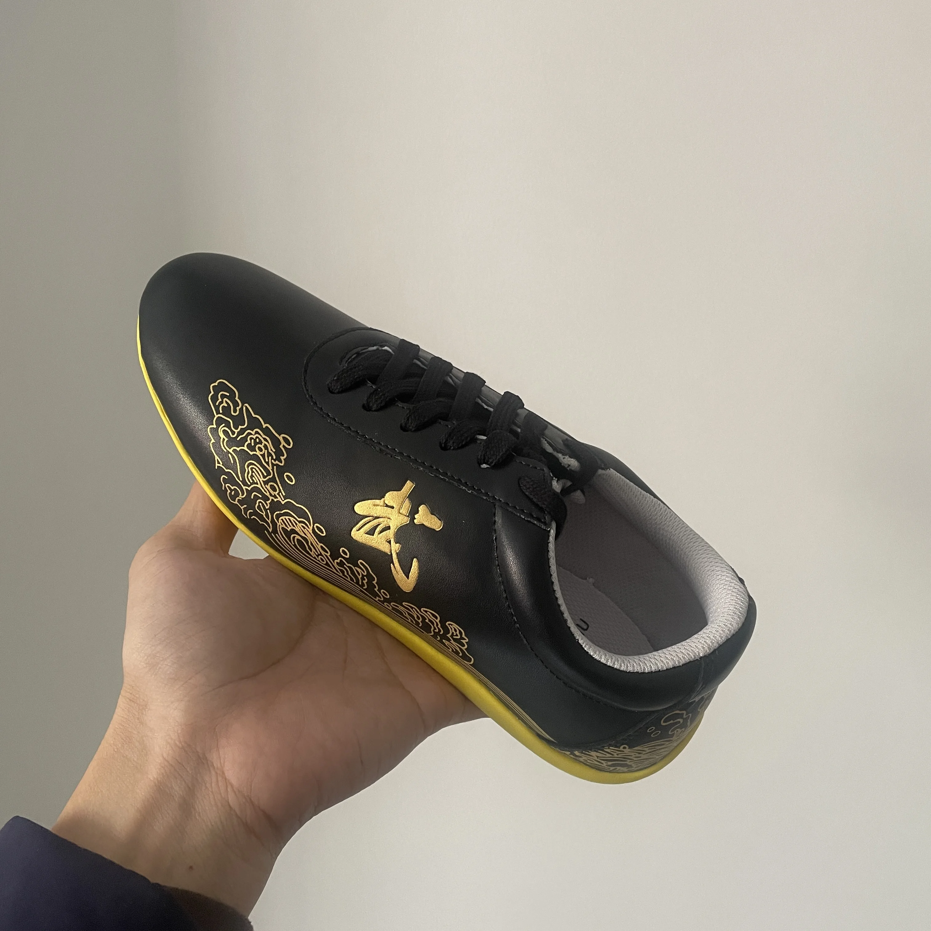 Chinese Traditional Kung Fu Shoes Taiji Long Fist Southern Fist Shoes Martial Arts Training Shoes
Chinese Traditional Kung Fu Shoes Taiji Long Fist Southern Fist Shoes Martial Arts Training Shoes