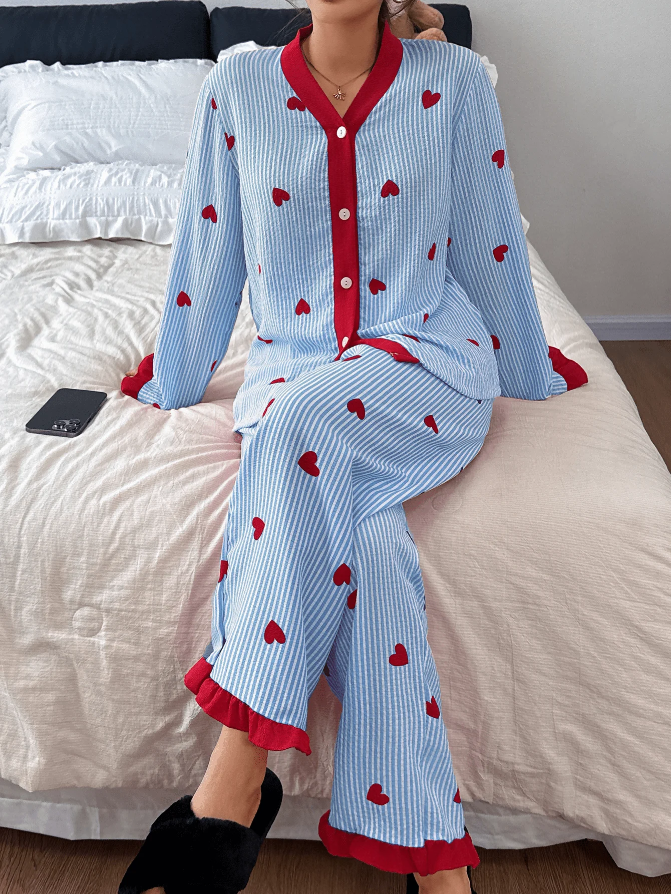 Womens Heart Print Striped Pajama Set V-Neck Long Sleeve Sleepwear
Womens Heart Print Striped Pajama Set V-Neck Long Sleeve Sleepwear