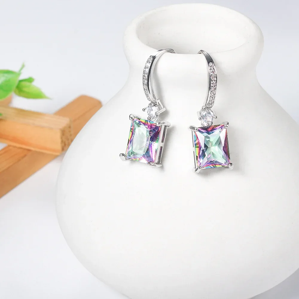 Light luxury cubic zirconia earrings for women Crystal from Austrian niche and high-end exquisite short ear buckle
Light luxury cubic zirconia earrings for women Crystal from Austrian niche and high-end exquisite short ear buckle