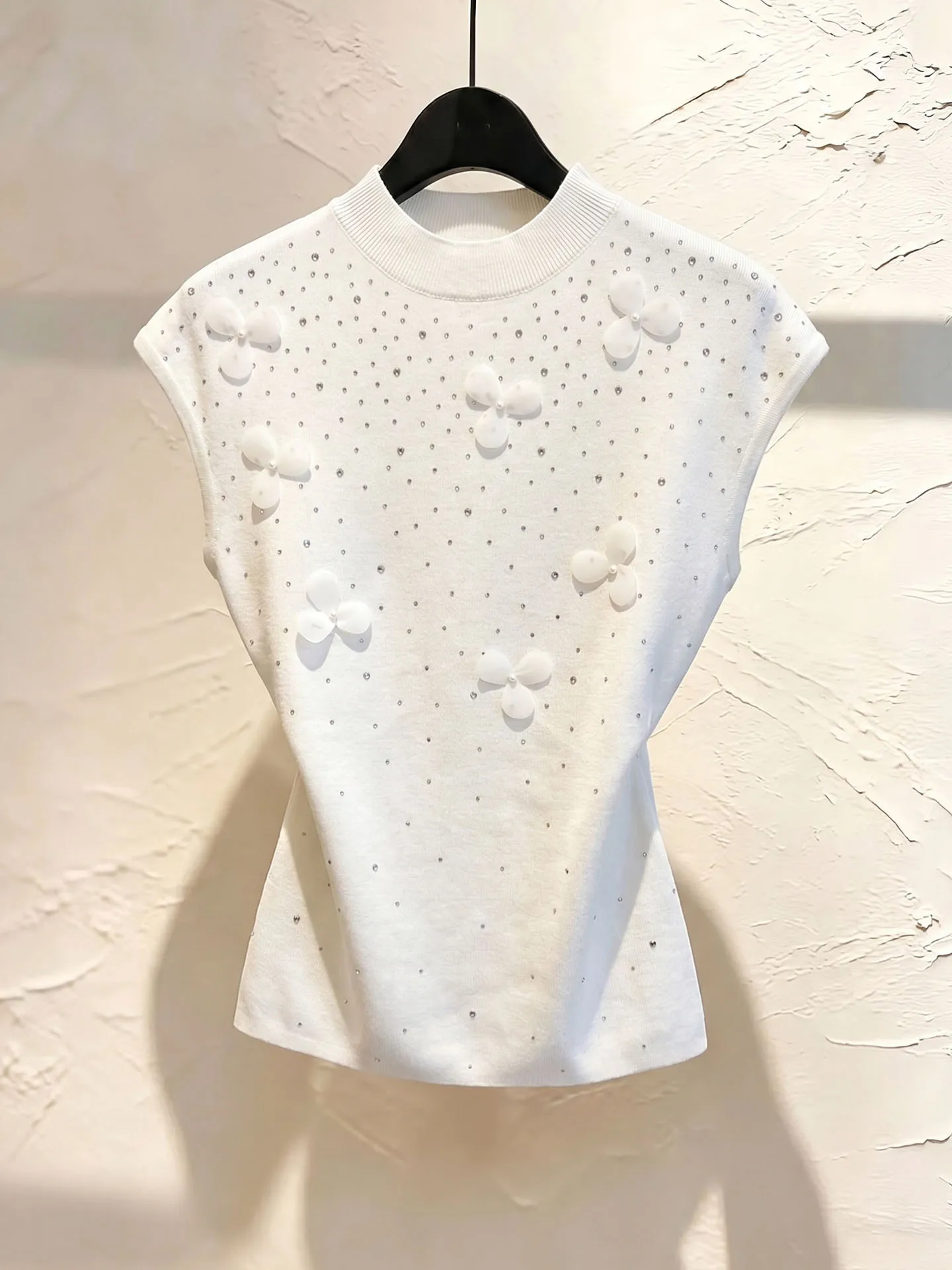 Korean Style Glitter Knit Top Women's Soft Unique Summer Fashion Versatile Skin-friendly round Neck Sleeveless Glitter Knitwear
Korean Style Glitter Knit Top Women's Soft Unique Summer Fashion Versatile Skin-friendly round Neck Sleeveless Glitter Knitwear