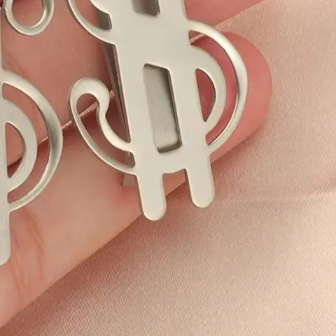 1PCS Slim Money Clip Stainless Steel Cash Bills Credit Clip New Dollar Design Fashion Coin Banknote Cash Clamp Holder
1PCS Slim Money Clip Stainless Steel Cash Bills Credit Clip New Dollar Design Fashion Coin Banknote Cash Clamp Holder