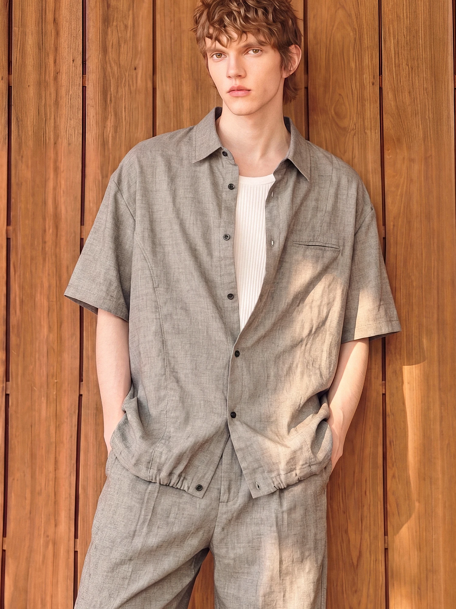 Men's Summer Breathable Short Sleeve Shirt Set Casual Loose Fit Linen Blend Drapey Two-Piece Suit Polyester Fiber Elastic Waist
Men's Summer Breathable Short Sleeve Shirt Set Casual Loose Fit Linen Blend Drapey Two-Piece Suit Polyester Fiber Elastic Waist