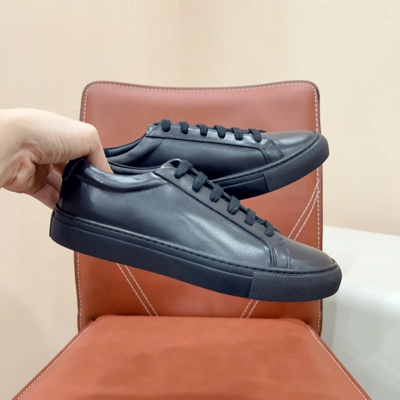 New leather flat bottomed, fashionable, comfortable, breathable, lace up couple style, sporty men's casual board shoes, trendy
New leather flat bottomed, fashionable, comfortable, breathable, lace up couple style, sporty men's casual board shoes, trendy