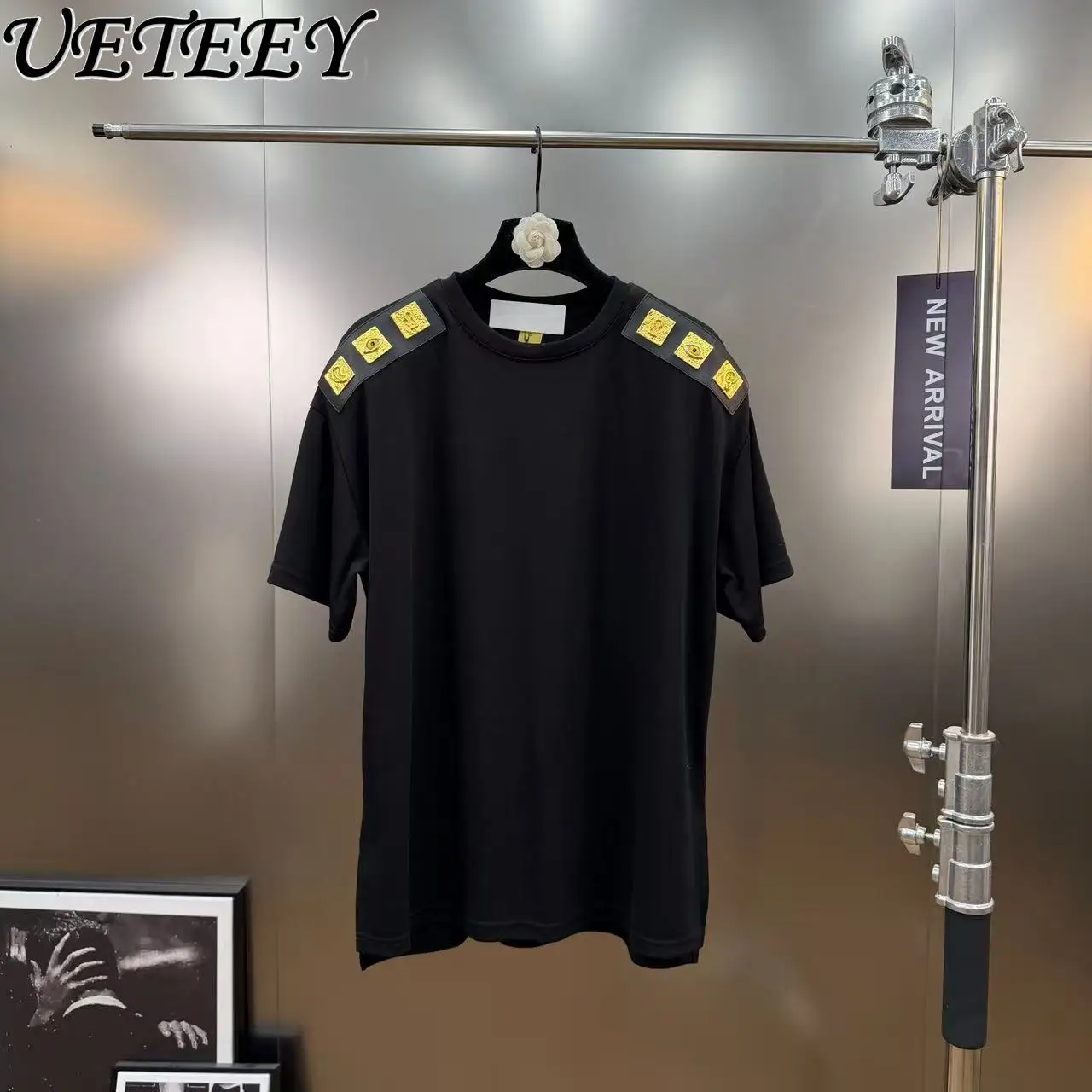 2026 Spring New Round Neck Short Sleeve Patchwork PU Metal Buckle Decorated White Top Lady Loose Casual Black Tshirt Y2K Clothes
2026 Spring New Round Neck Short Sleeve Patchwork PU Metal Buckle Decorated White Top Lady Loose Casual Black Tshirt Y2K Clothes