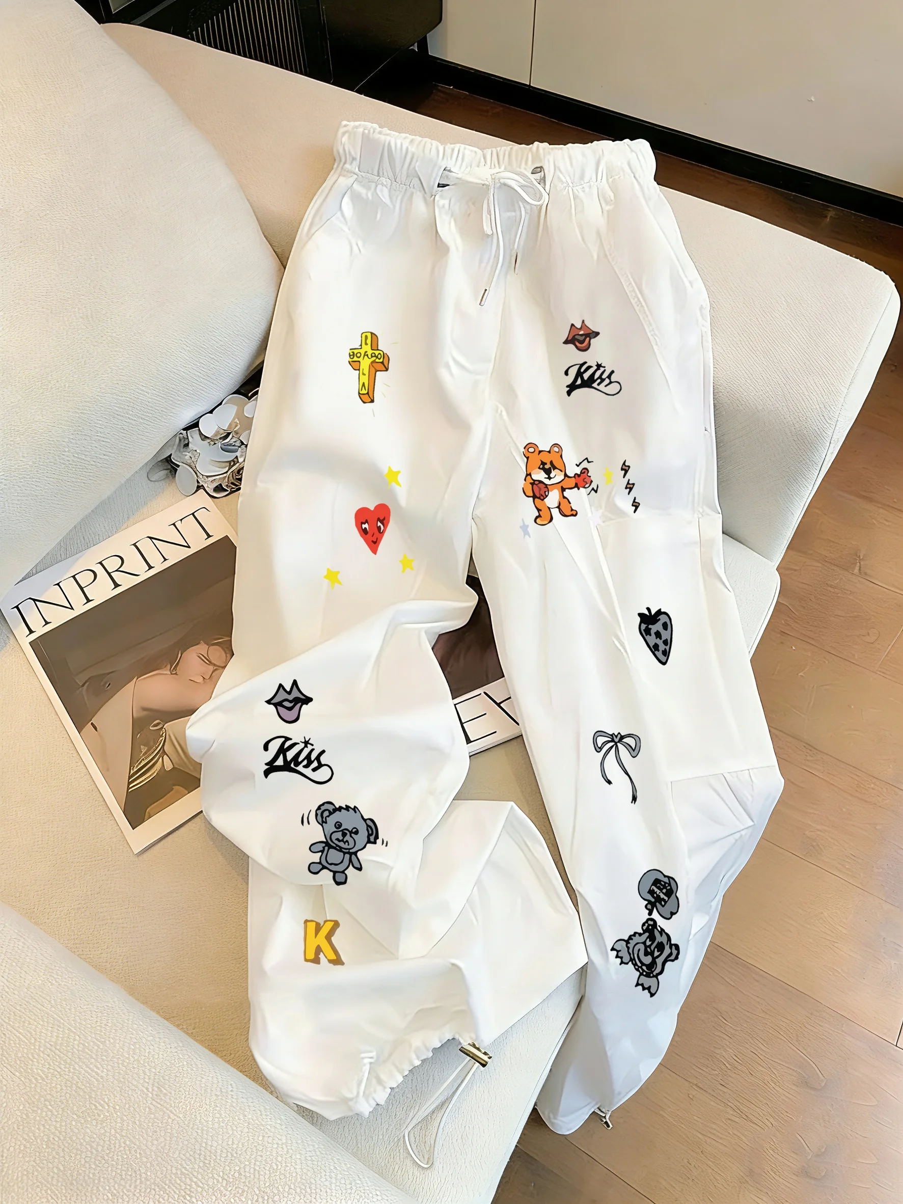American Cool Cartoon Graffiti Print Sports Pants High Waist Loose Fit Men Women Summer Fashionable Straight Leg Workwear
American Cool Cartoon Graffiti Print Sports Pants High Waist Loose Fit Men Women Summer Fashionable Straight Leg Workwear