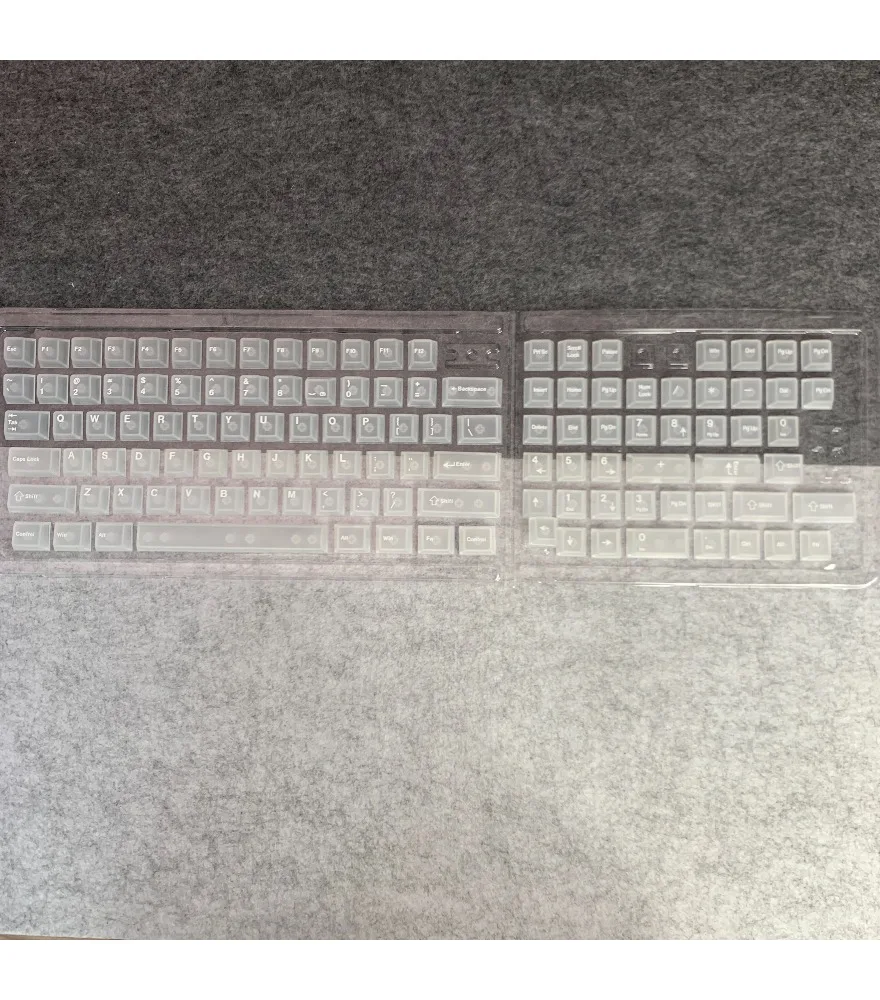 White matte keycaps are engraved with original factory height PC matte technology minimalist adaptation for ROG Magician
White matte keycaps are engraved with original factory height PC matte technology minimalist adaptation for ROG Magician