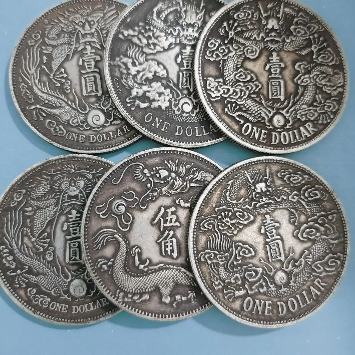 Six Xuan Sanlongyang high-end silver yuan Qing Dynasty old objects Qu Xulong collection, give away five-pointed dragon long bear
Six Xuan Sanlongyang high-end silver yuan Qing Dynasty old objects Qu Xulong collection, give away five-pointed dragon long bear