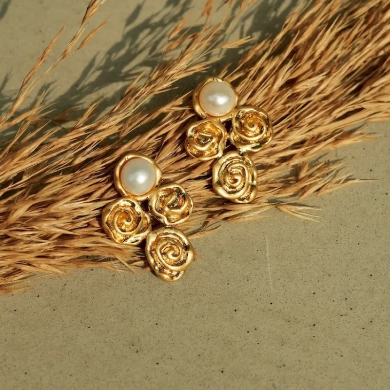 New Style Pearl Stud Earrings Women's Light Luxury High-end Sense Simple and Versatile Niche Temperament Jewelry Fashion Earring
New Style Pearl Stud Earrings Women's Light Luxury High-end Sense Simple and Versatile Niche Temperament Jewelry Fashion Earring