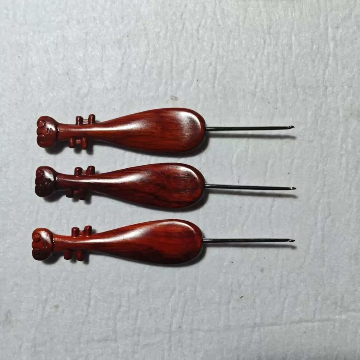 Red Sandalwood Pipa Handle Crochet Hook Stainless Steel Knitting Head Sweater Needles DIY Sewing Tool
Red Sandalwood Pipa Handle Crochet Hook Stainless Steel Knitting Head Sweater Needles DIY Sewing Tool