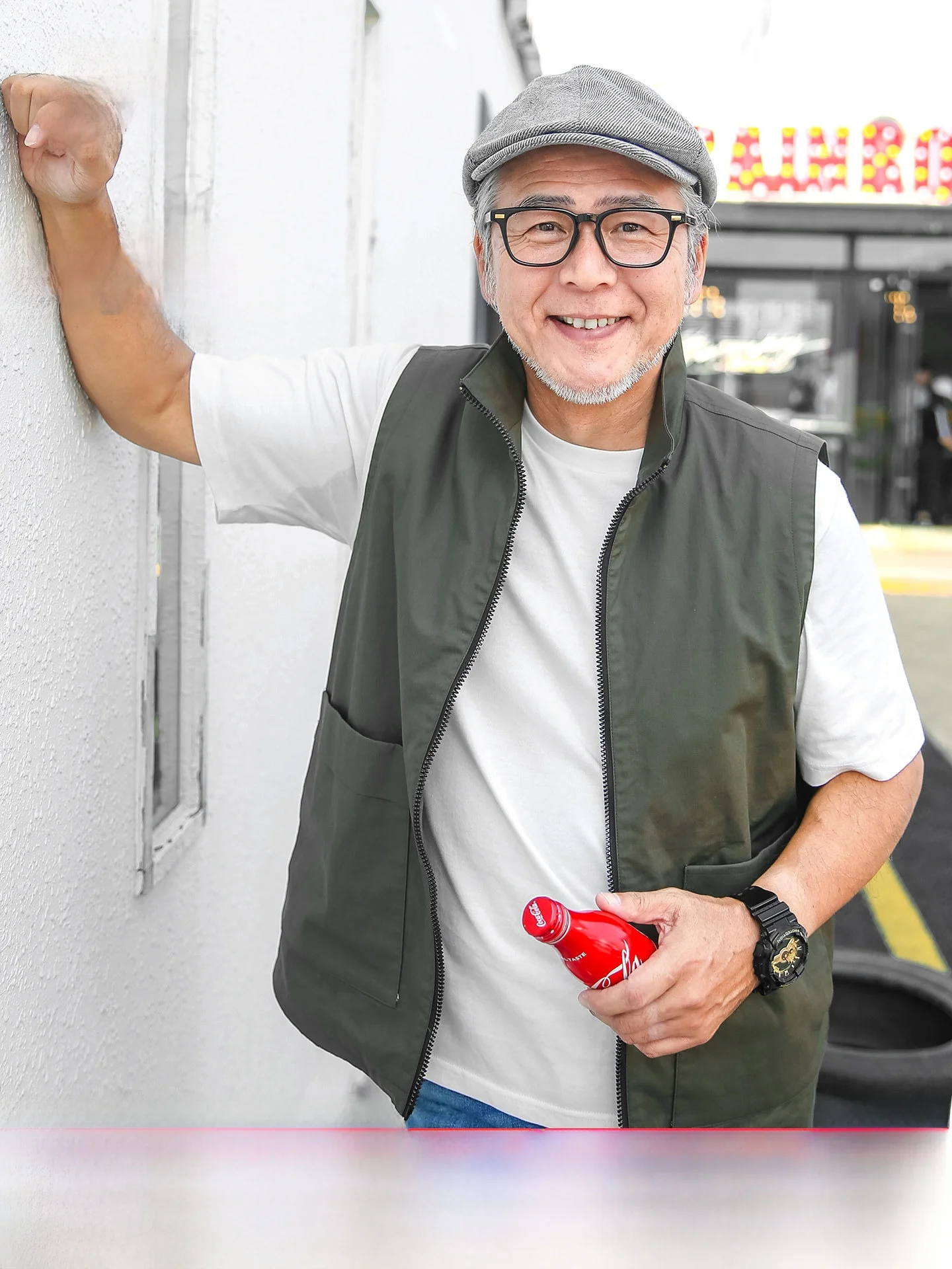 Легкий летний жилет из чистого хлопка для мужчин среднего и старшего возраста, повседневный, свободного кроя, с декоративной молнией
Легкий летний жилет из чистого хлопка для мужчин среднего и старшего возраста, повседневный, свободного кроя, с декоративной молнией