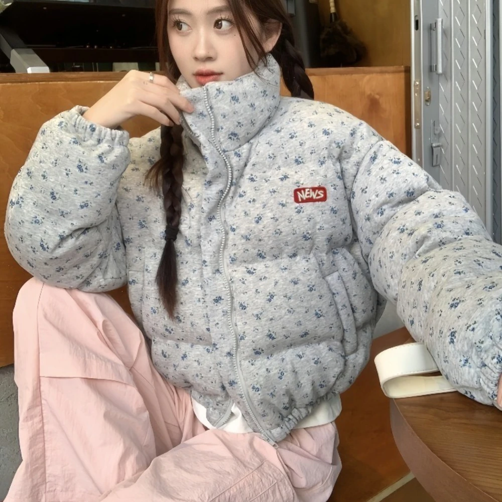 CXFS Короткое белое пальто на утином пуху с цветочным принтом, женское пальто на осень-зиму 2025 года, верхняя одежда, утепленная теплая пушистая куртка-пуховик для женщин
CXFS Короткое белое пальто на утином пуху с цветочным принтом, женское пальто на осень-зиму 2025 года, верхняя одежда, утепленная теплая пушистая куртка-пуховик для женщин