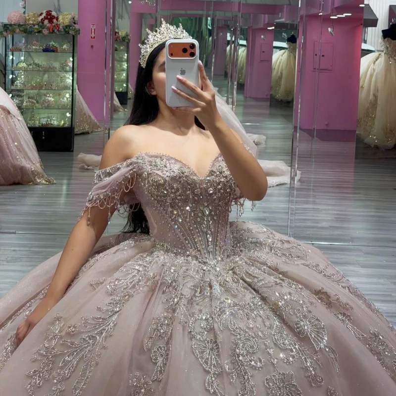 Pink Quinceanera Dress off-shoulder Glitter Crystal Flower Decal Long tail Big Bow vestidos de 15 Quinceanera Customized
Pink Quinceanera Dress off-shoulder Glitter Crystal Flower Decal Long tail Big Bow vestidos de 15 Quinceanera Customized