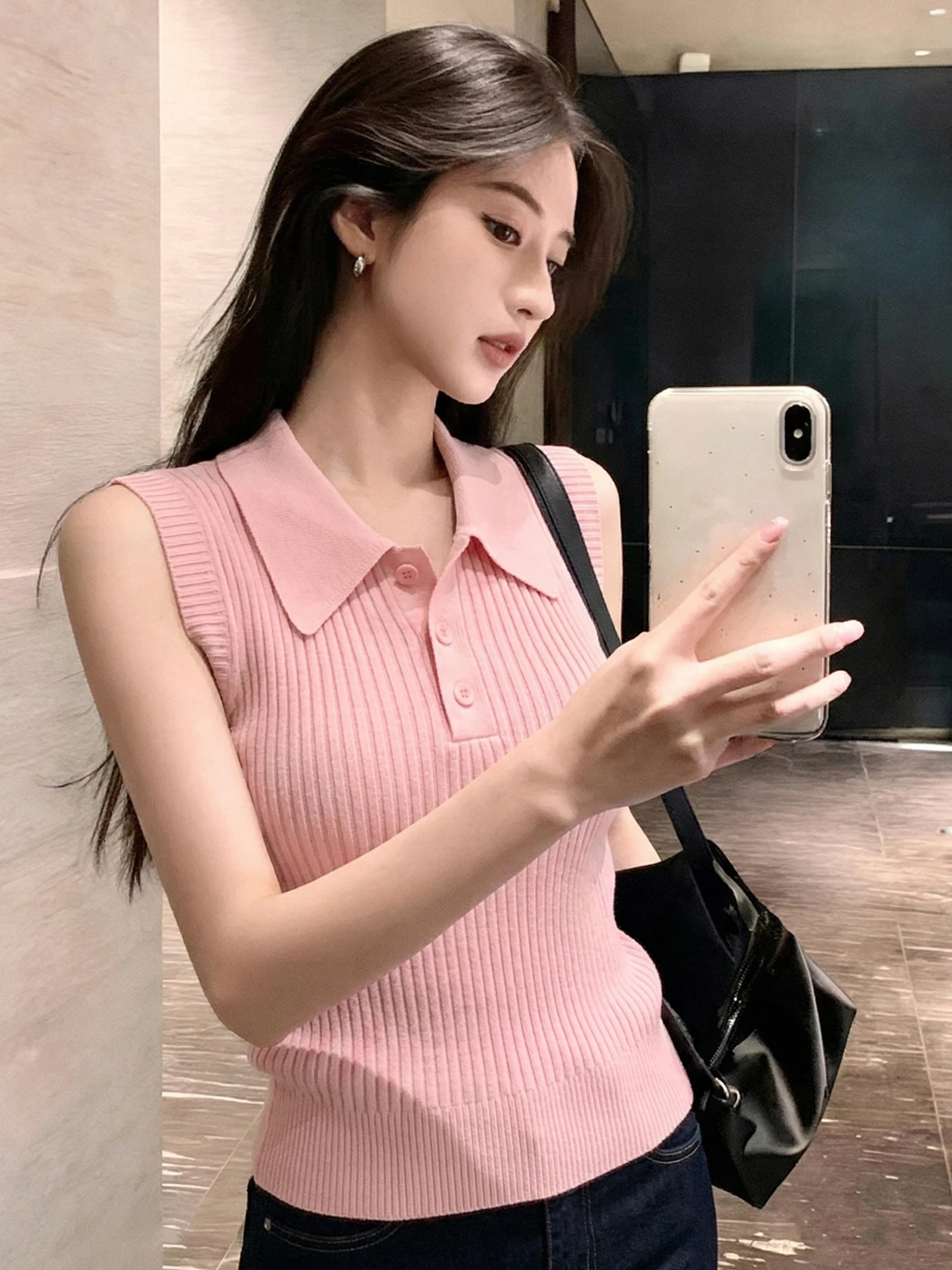 Slim Fit Knitted Sleeveless Neck Vest Women's Fashionable Summer Top Elegant Style Commute Korean Version Straight Cut
Slim Fit Knitted Sleeveless Neck Vest Women's Fashionable Summer Top Elegant Style Commute Korean Version Straight Cut